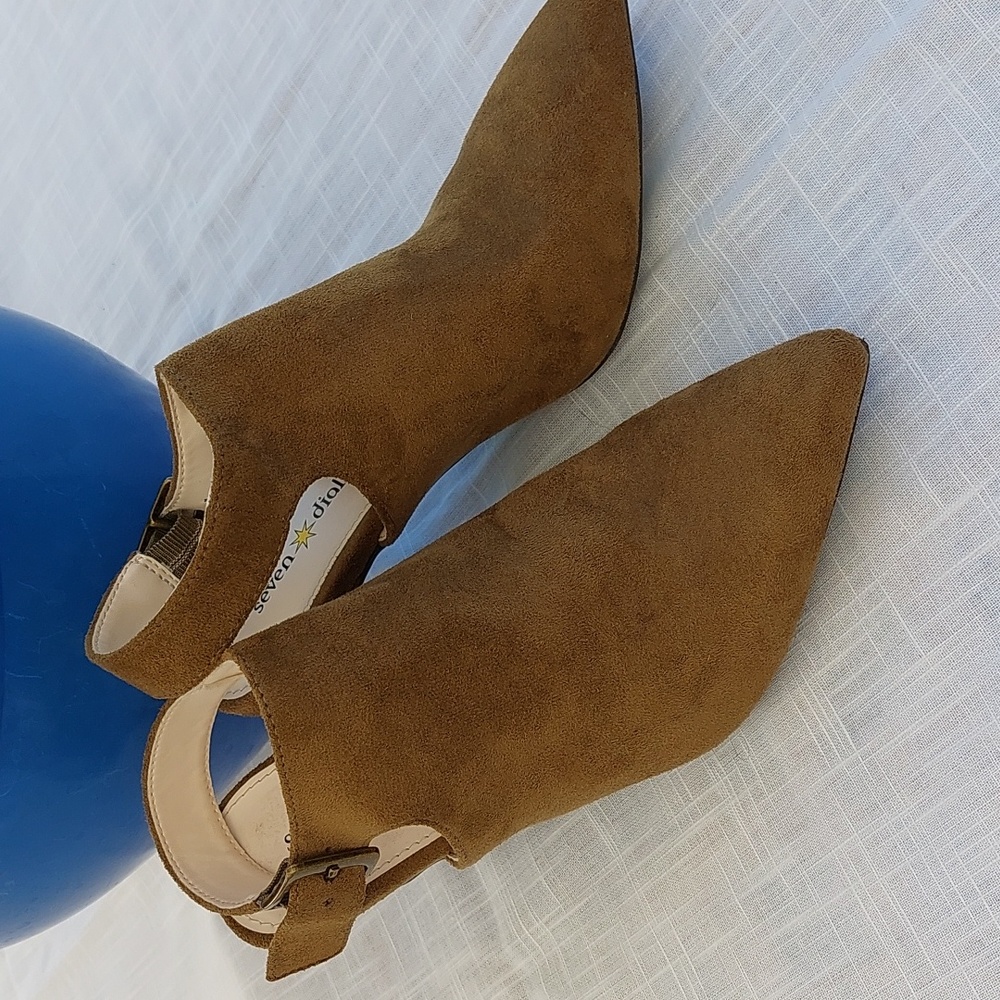 SEVEN DIALS , sling back, closed toe heels. Size 7M. Like new.